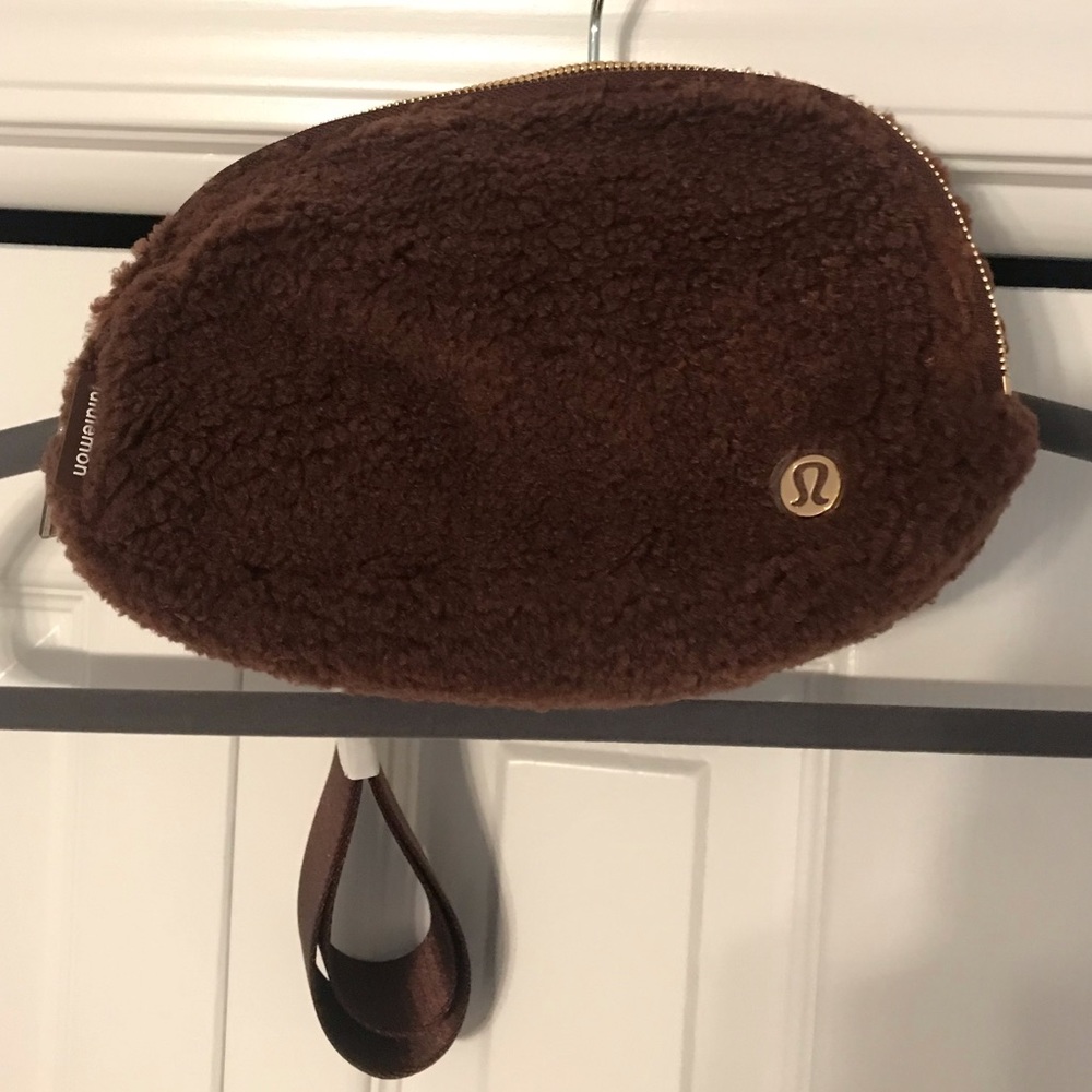 Lululemon Everywhere Belt Bag Brown Earth Fleece Gold Hardware 1L NWT